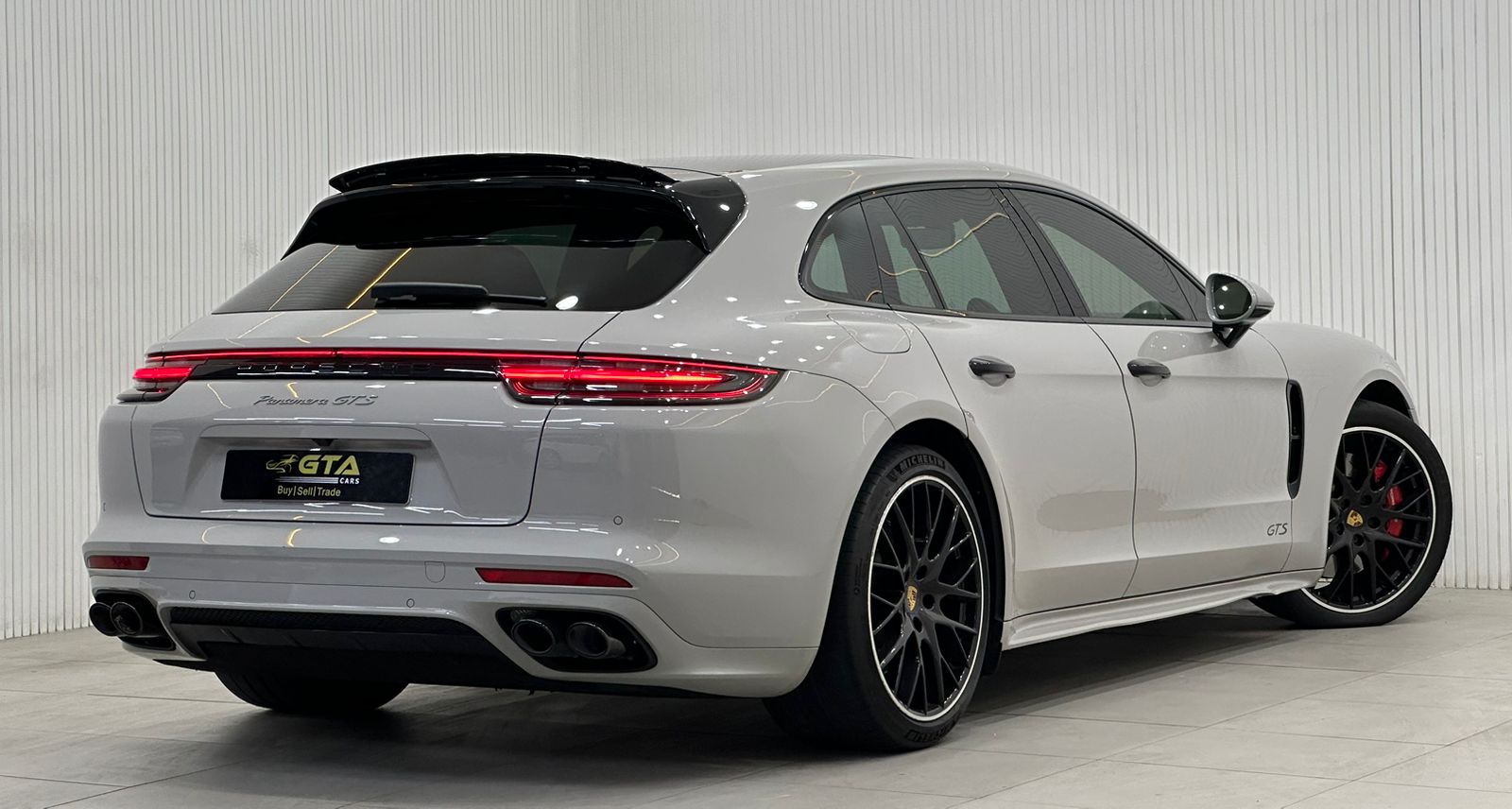 2019 Porsche Panamera GTS Sportback, Service Package